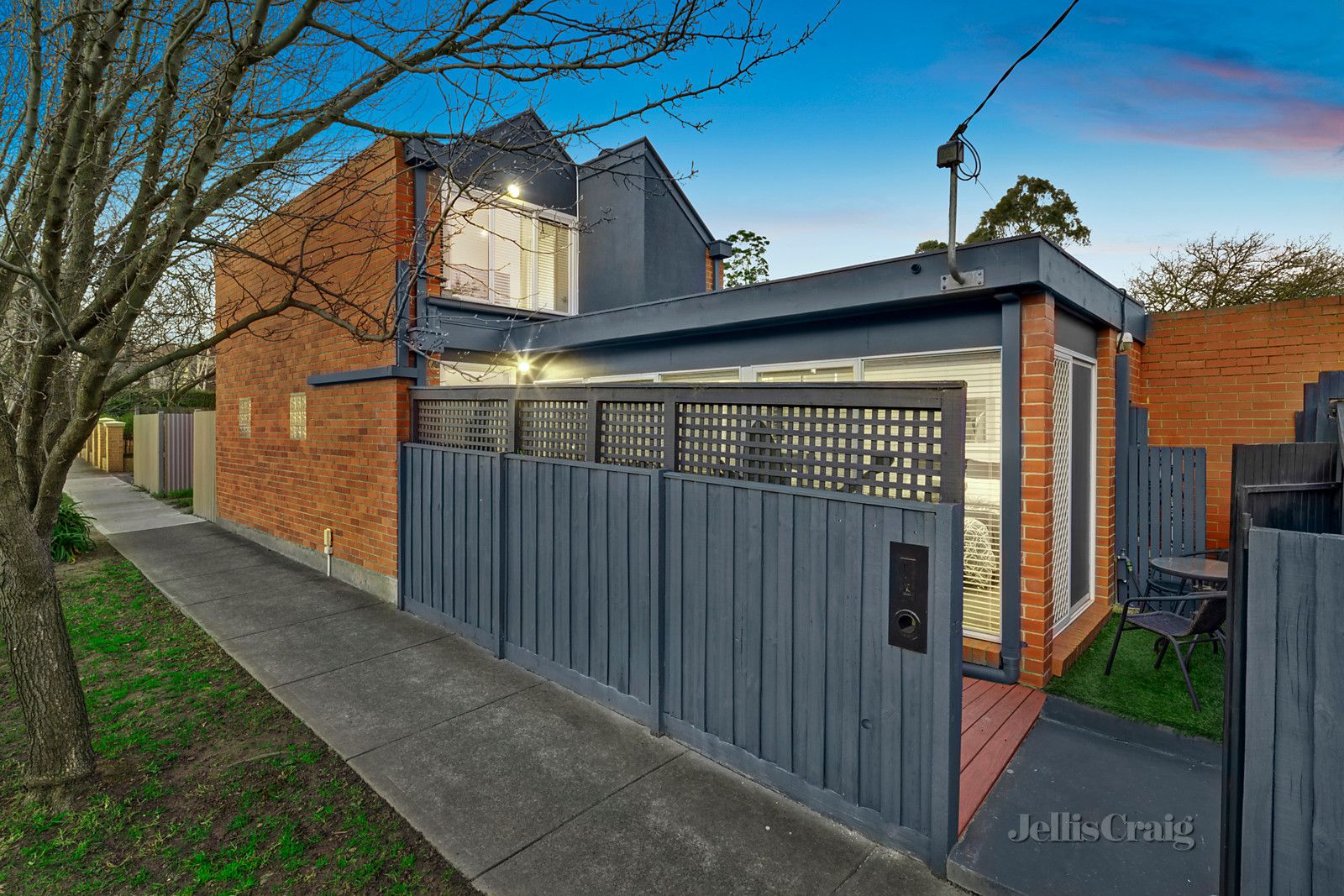 2/215 Mont Albert Road, Surrey Hills Property History & Address
