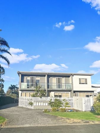 3 bedrooms Townhouse in 4/9 Hickey Street COOMERA QLD, 4209