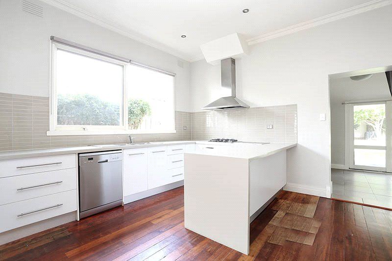 3 bedrooms House in 1056 North Road BENTLEIGH EAST VIC, 3165