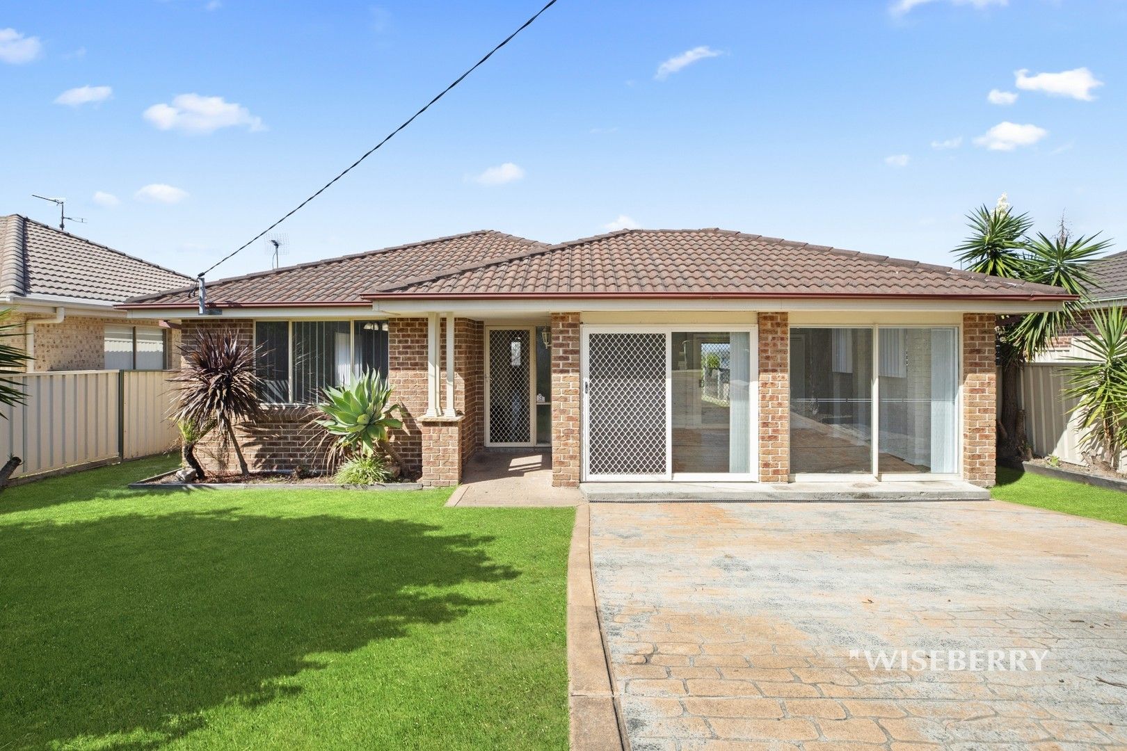 3 bedrooms House in 72 Roper Road BLUE HAVEN NSW, 2262