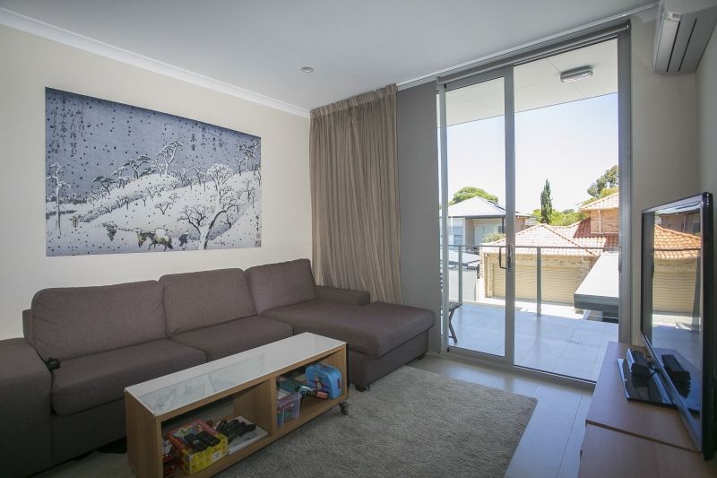 2 bedrooms Apartment / Unit / Flat in 8/89 Winthrop Avenue NEDLANDS WA, 6009
