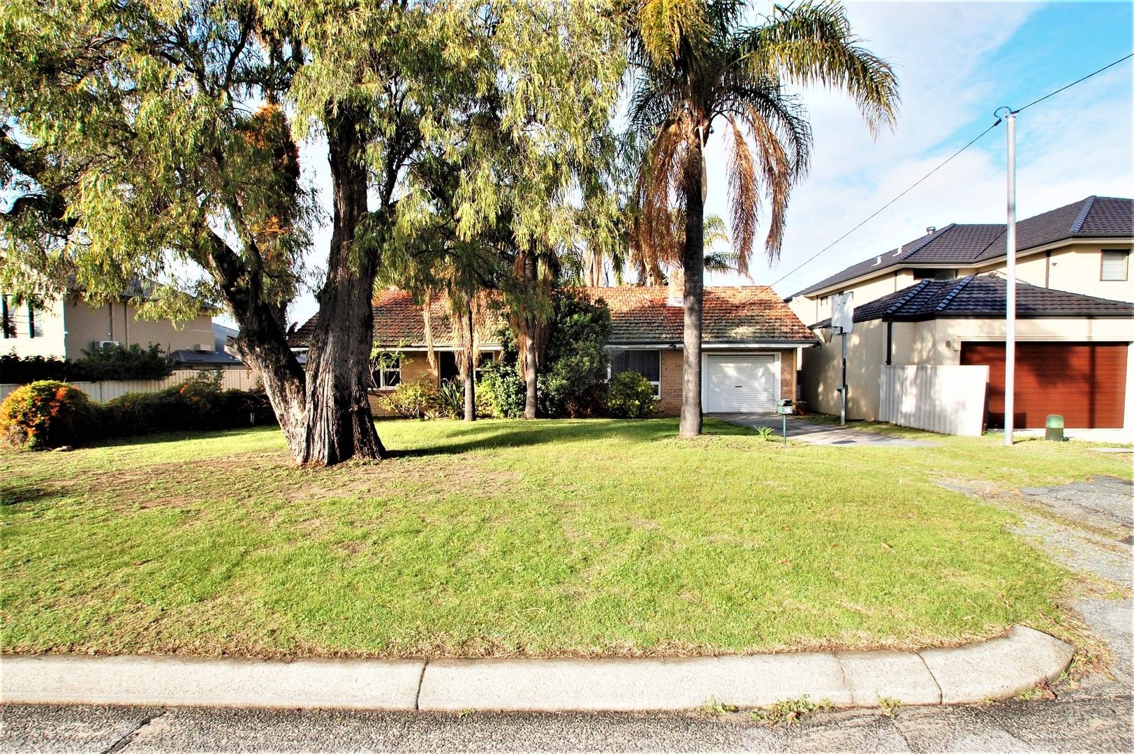 3 bedrooms House in 28 Malba Crescent DIANELLA WA, 6059