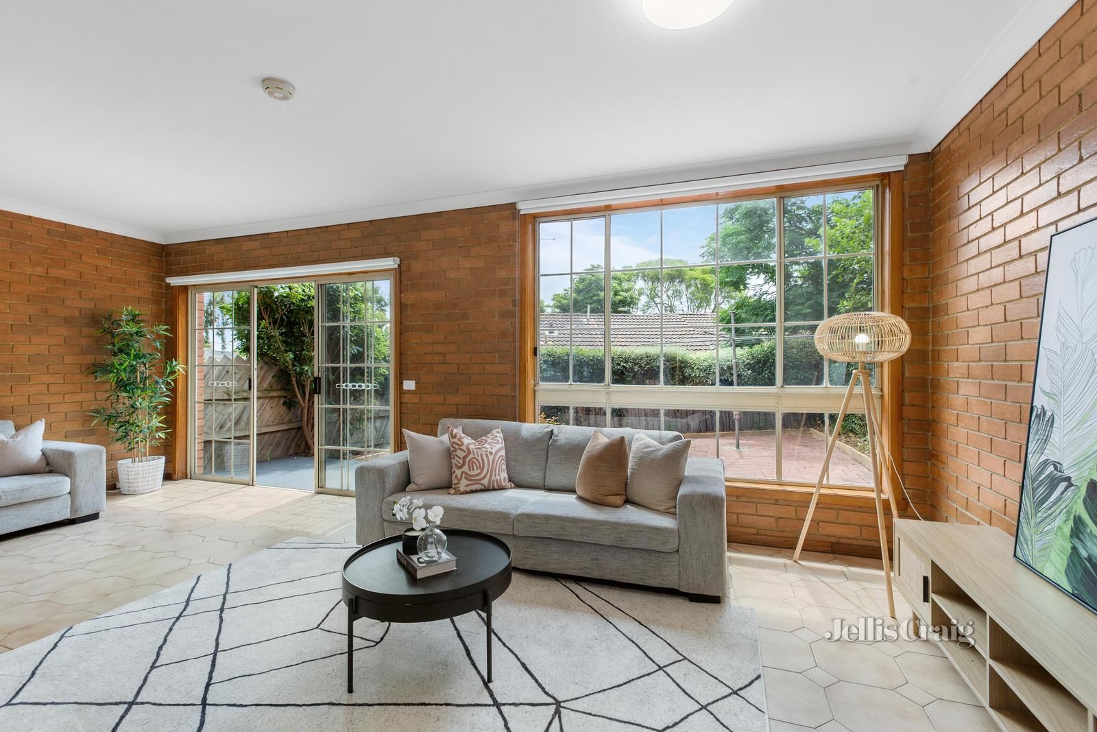 2/219-223 Mahoneys Road, Forest Hill VIC 3131