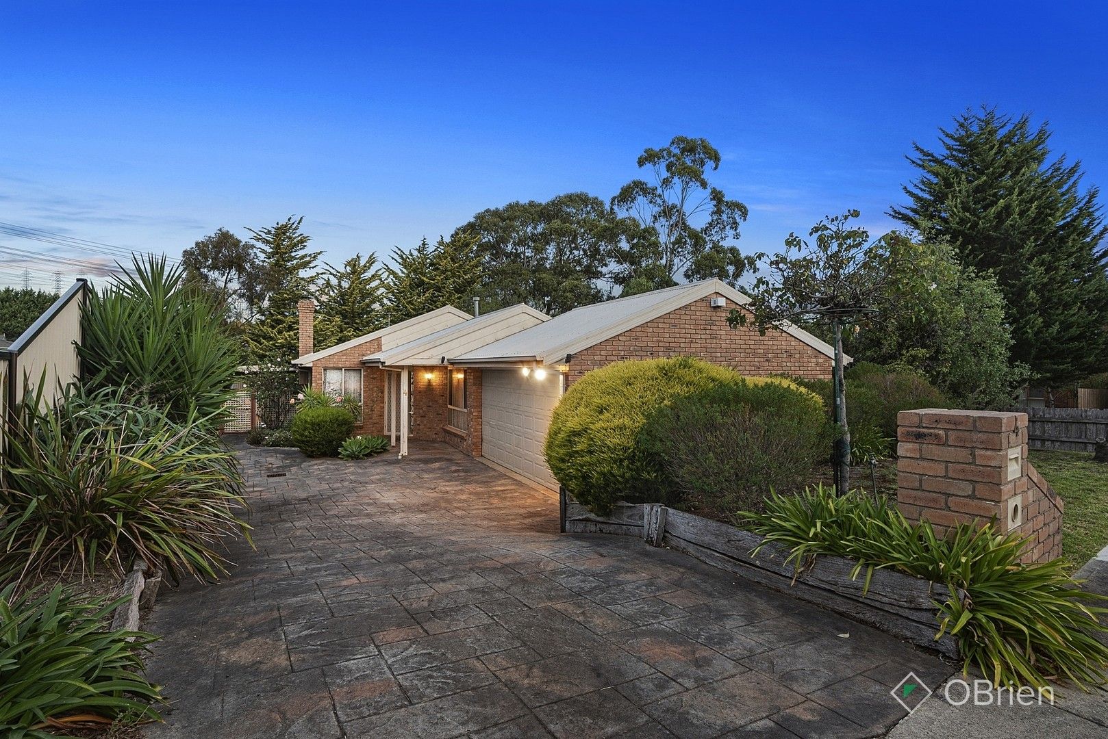 3 bedrooms House in 4 Stable Court ENDEAVOUR HILLS VIC, 3802