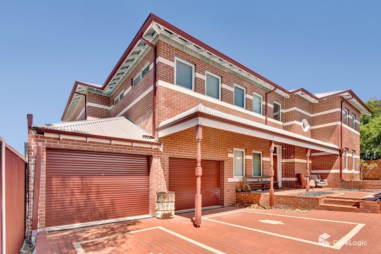 5 bedrooms House in 40a Walcott Street MOUNT LAWLEY WA, 6050