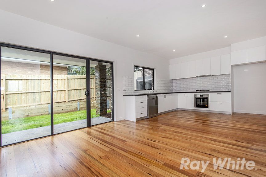 2 bedrooms Apartment / Unit / Flat in 2/322 Huntingdale Road MOUNT WAVERLEY VIC, 3149