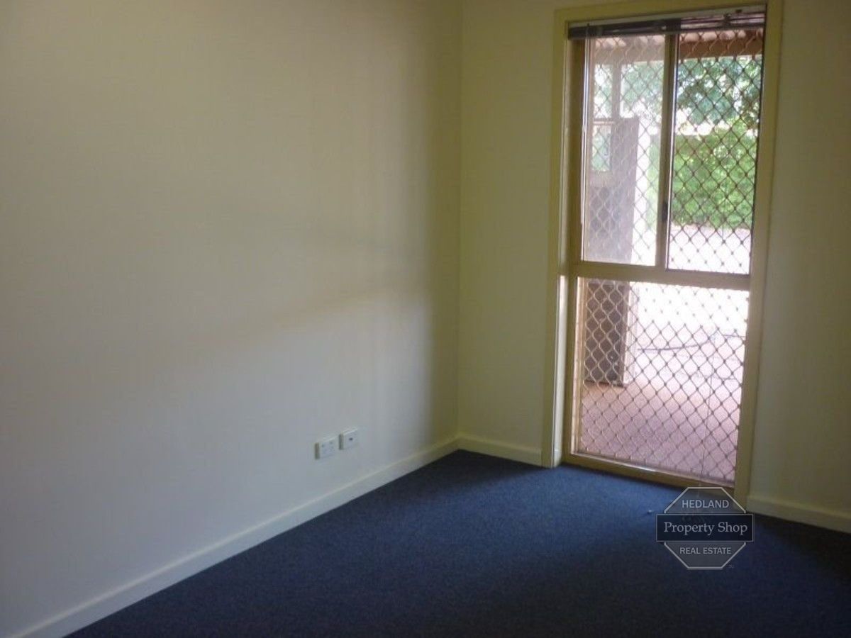 6 bedrooms House in 1 Mitchie Crescent SOUTH HEDLAND WA, 6722