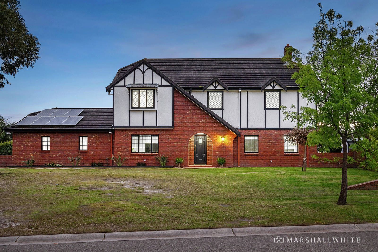 4 bedrooms House in 19 Balcombe Drive MOUNT MARTHA VIC, 3934