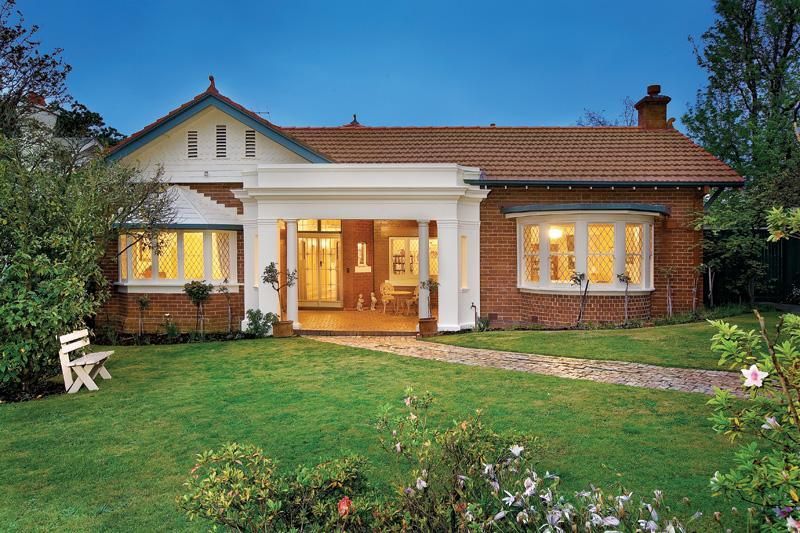 Sold 2 Dorrington Avenue, GLEN IRIS VIC 3146 on 16 Nov 2010