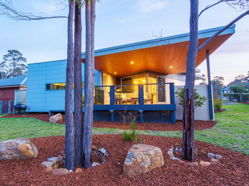 16 Riverslea Drive, Margaret Rive Property History & Address Research