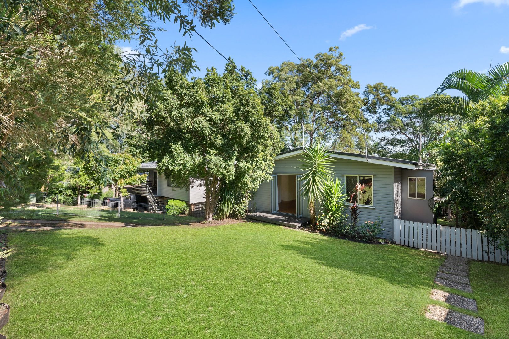 29 Violet Street, Everton Hills Property History & Address Research