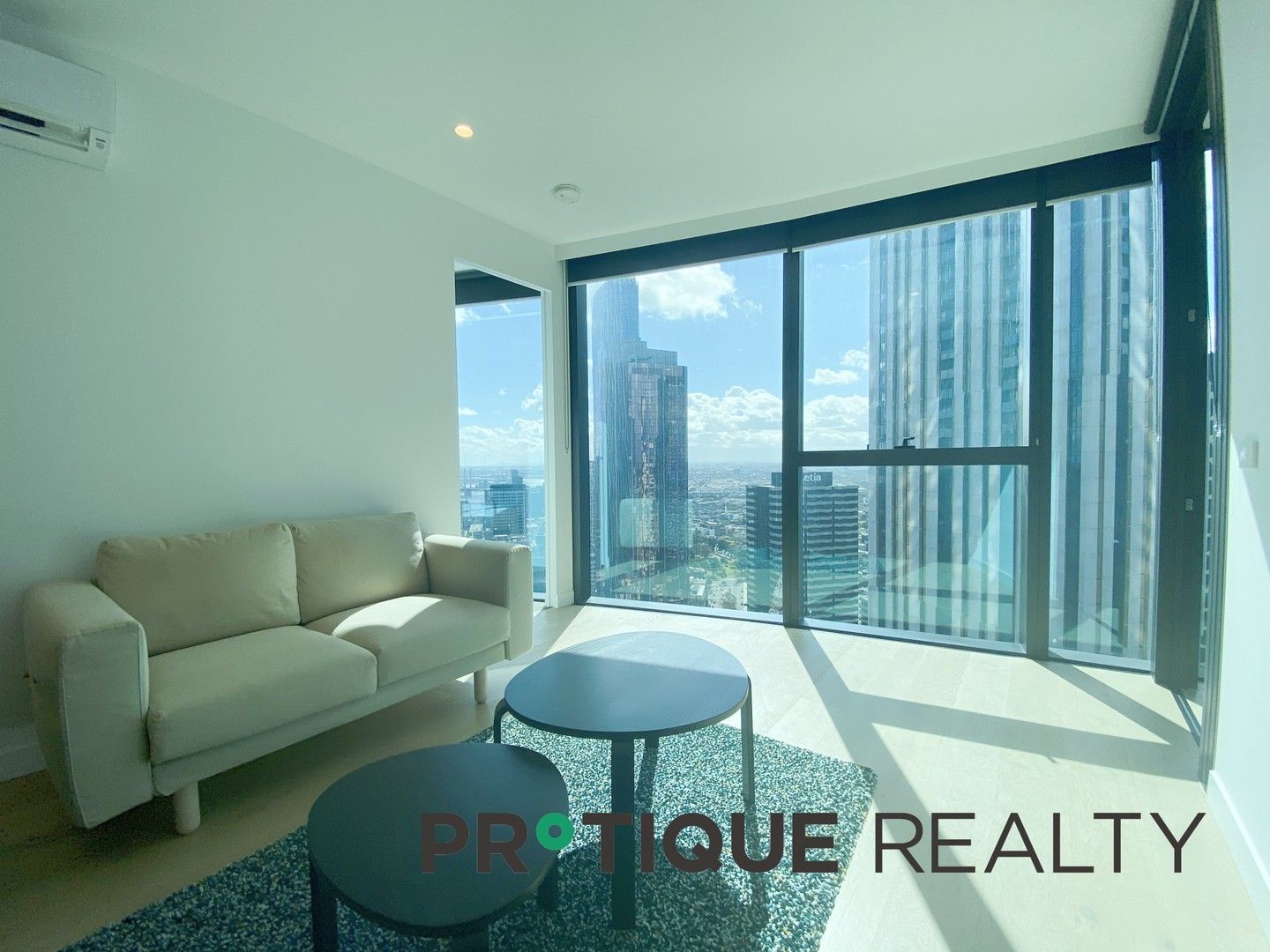 2 bedrooms Apartment / Unit / Flat in 5119/228 La Trobe Street MELBOURNE VIC, 3000