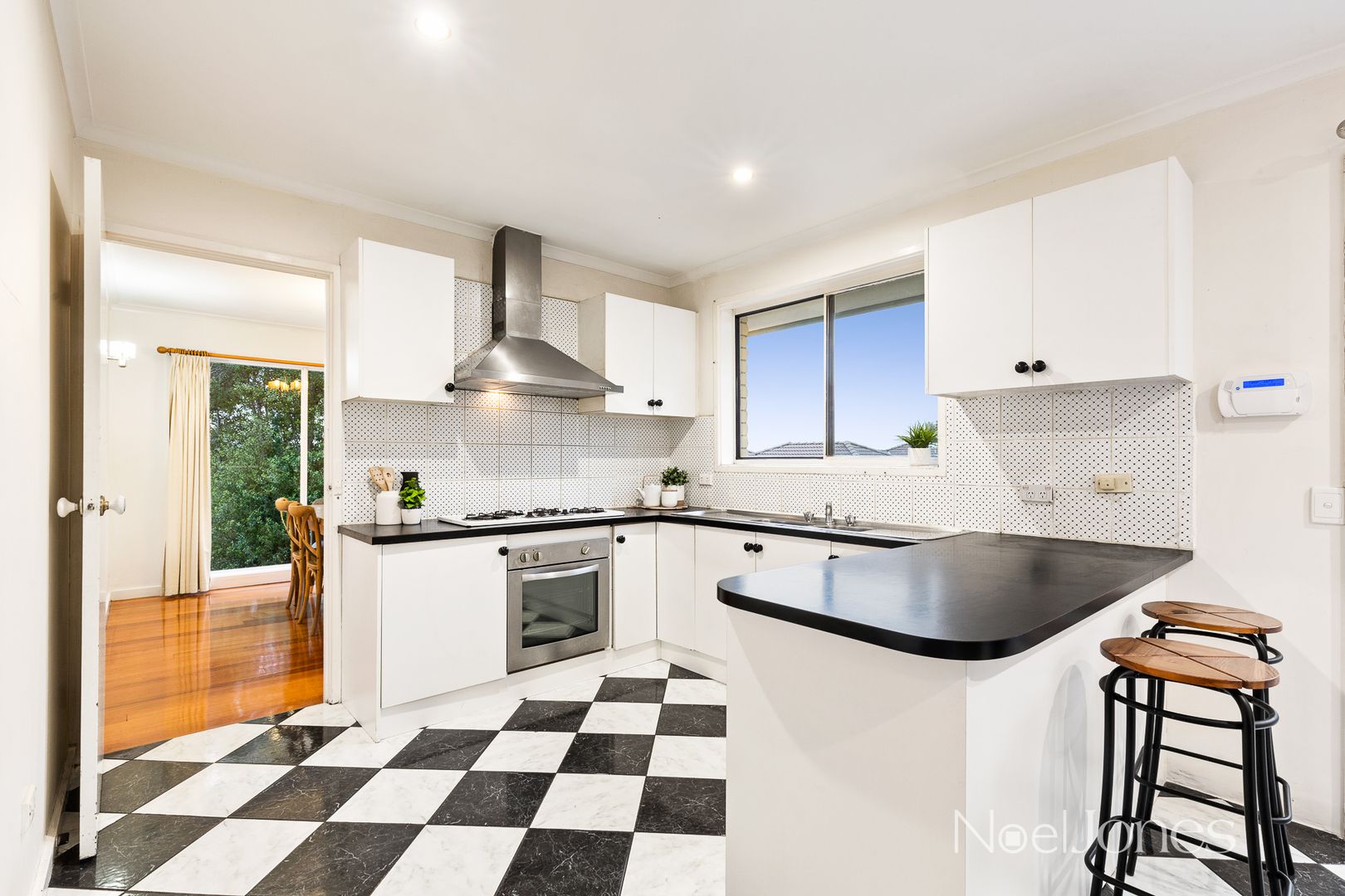 696 Highbury Road, Glen Waverley VIC 3150, Image 2