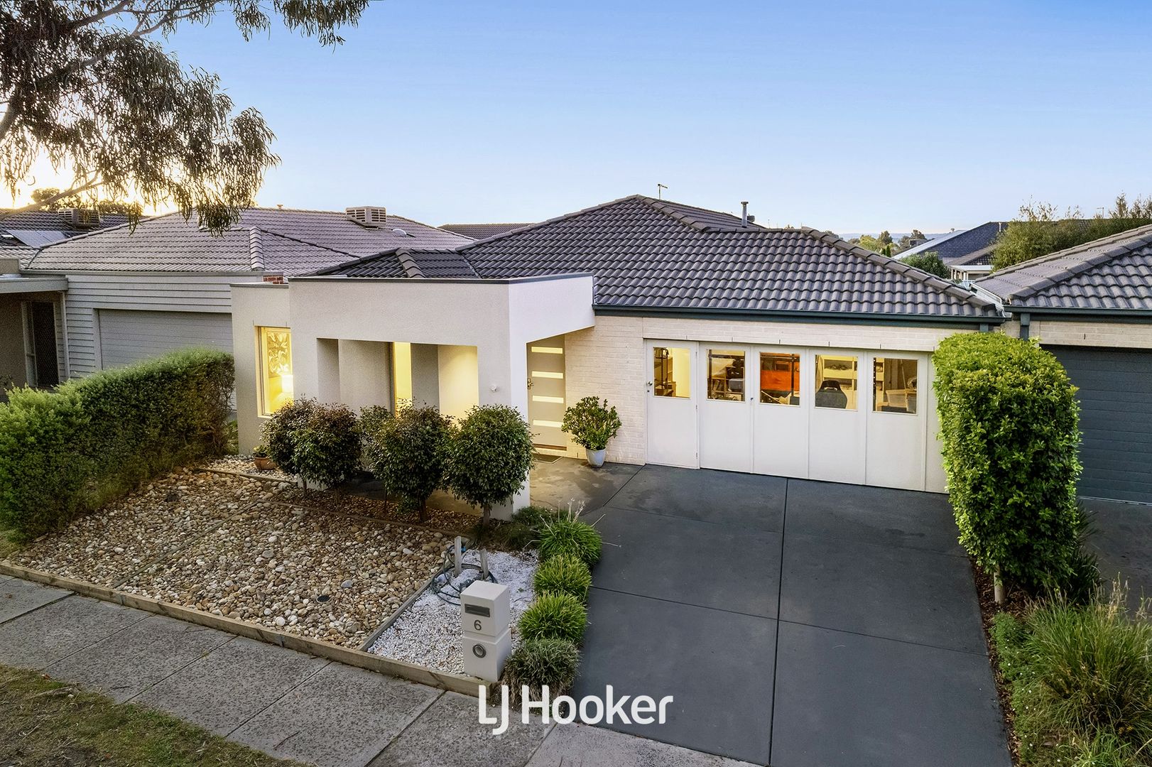 6 Crestway Drive, Cranbourne North VIC 3977, Image 1