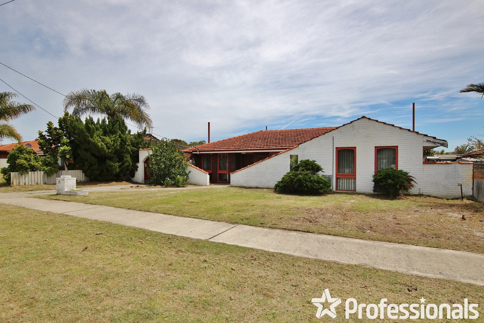4 bedrooms House in 94 Lyrebird Way THORNLIE WA, 6108