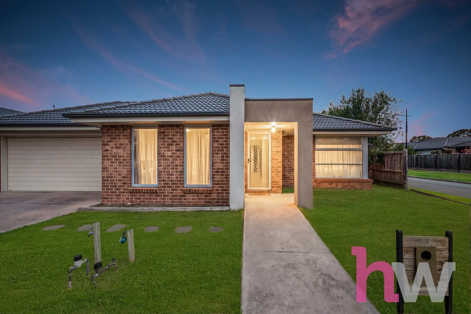 27 Daybreak Avenue, Armstrong Creek VIC 3217