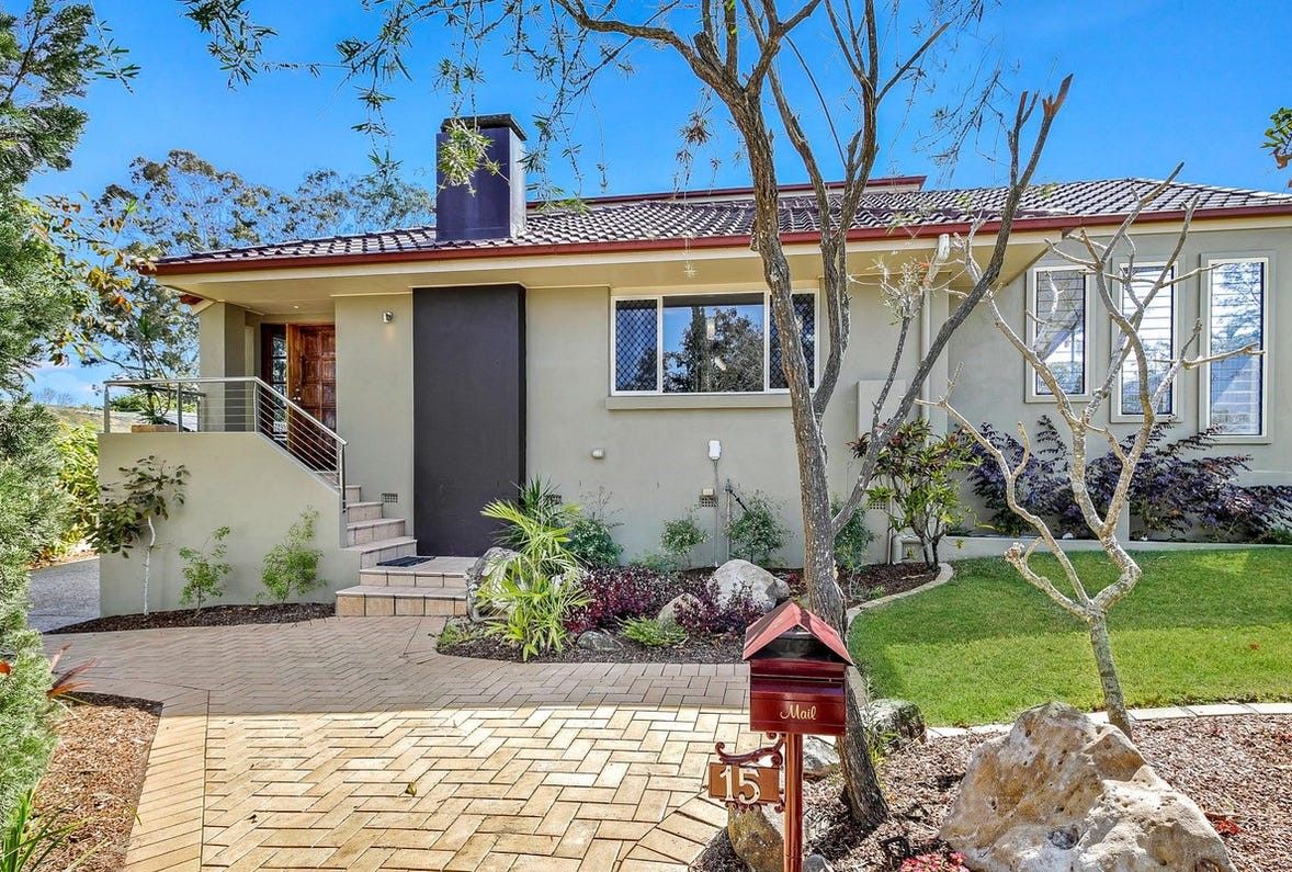 5 bedrooms House in 15 Romanette Street MANSFIELD QLD, 4122