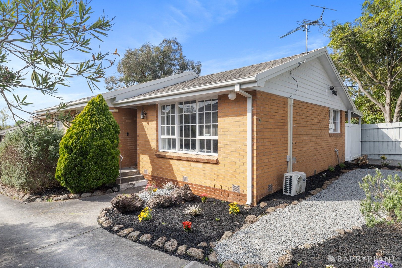 2 bedrooms Apartment / Unit / Flat in 1/61 Doncaster East Road MITCHAM VIC, 3132