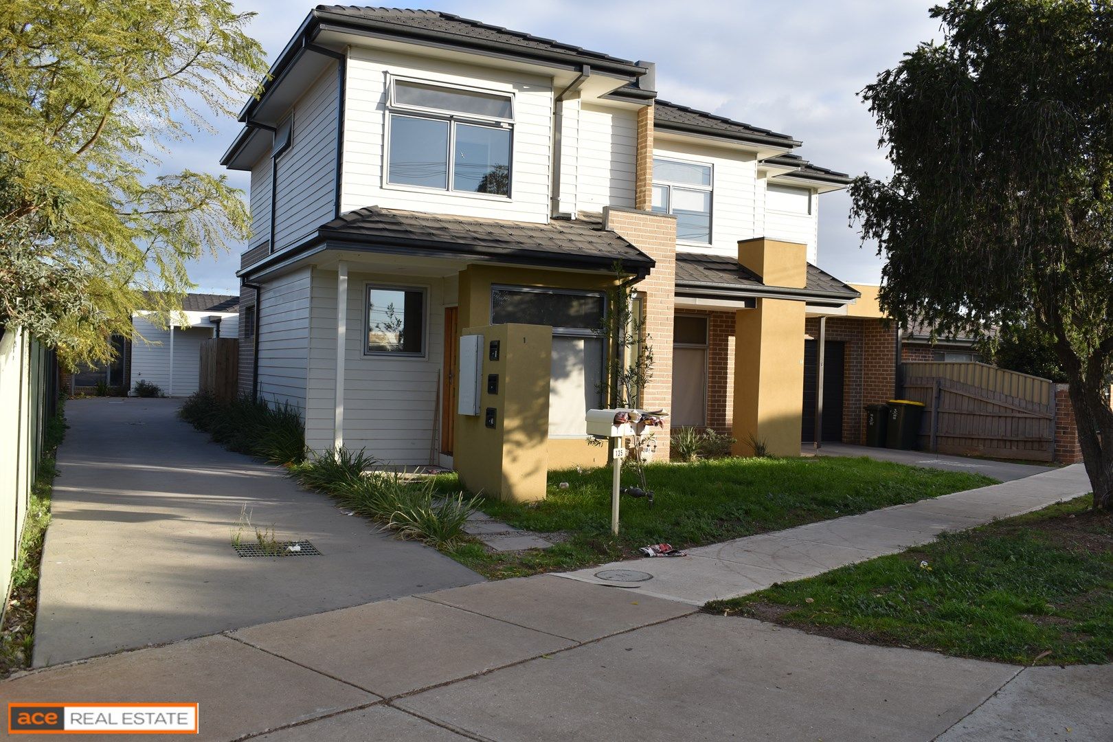 2 bedrooms House in 2/135 Railway Avenue LAVERTON VIC, 3028