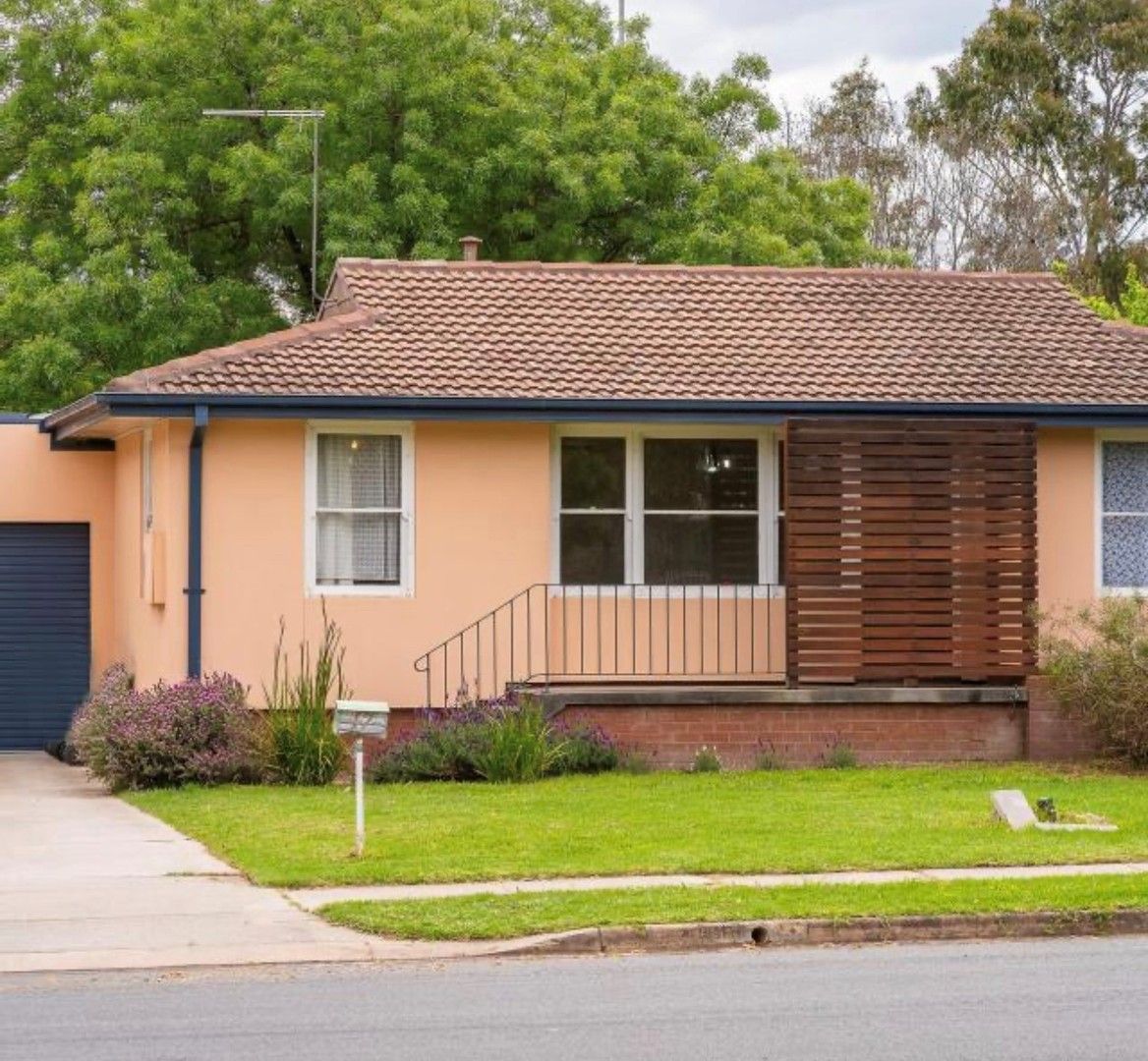 17 Jacaranda Street, West Albury NSW 2640 House For Rent Domain