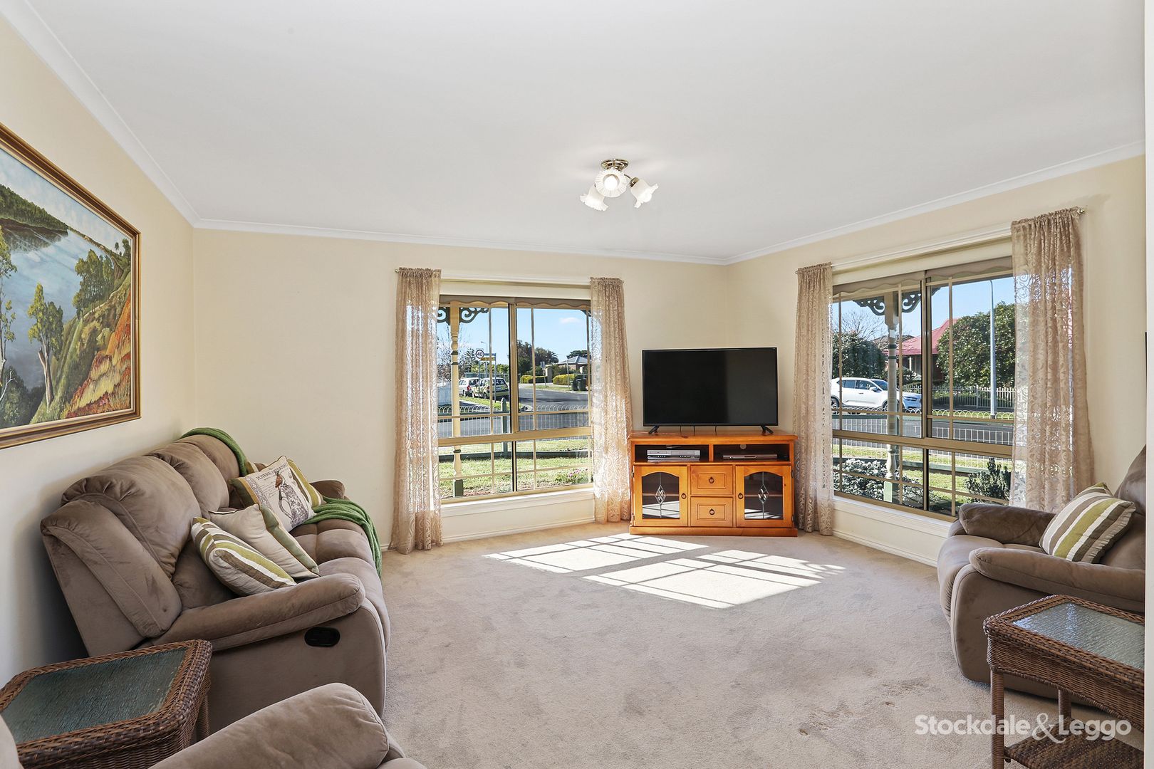 25 Broughton Drive, Highton VIC 3216, Image 2