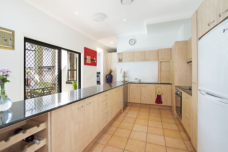 2/115 Seagull Avenue, Mermaid Beach QLD 4218, Image 2