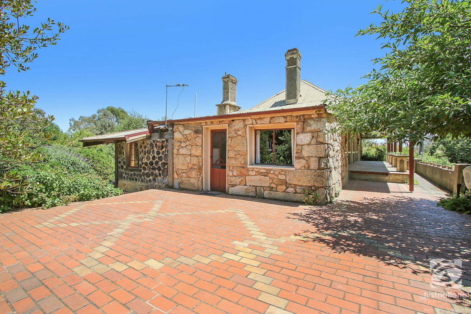 37 Malakoff Road, Beechworth VIC 3747, Image 2