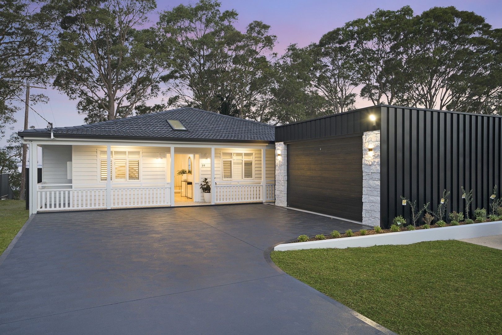 4 bedrooms House in 19 Grevillea Crescent BERKELEY VALE NSW, 2261