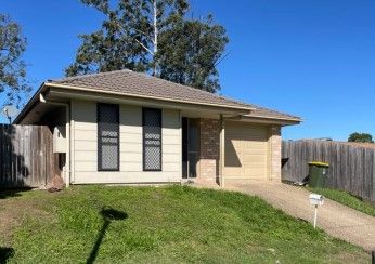 4 bedrooms House in 3 Vanessa Close RICHLANDS QLD, 4077