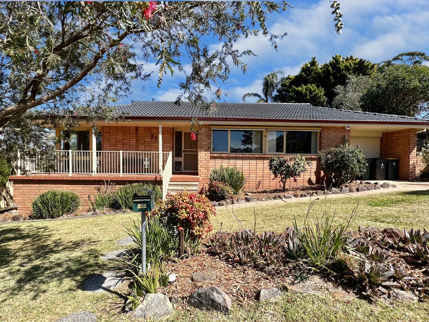 3 bedrooms House in 27 Pinaroo Crescent BRADBURY NSW, 2560