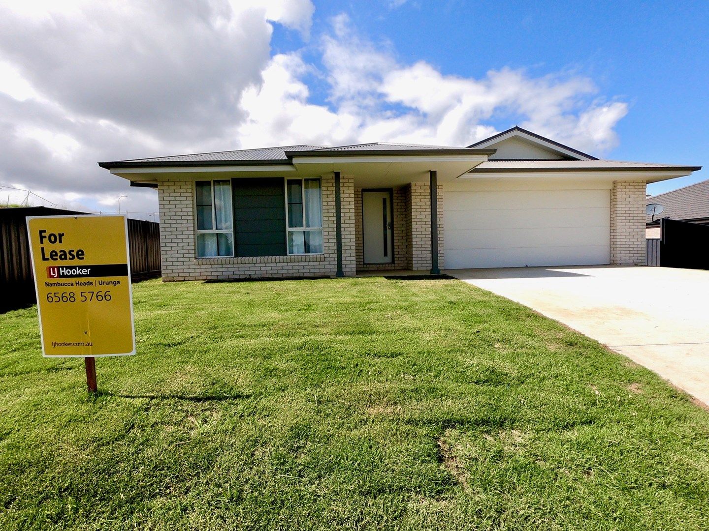 4 bedrooms House in 15 Jawaan Street MACKSVILLE NSW, 2447