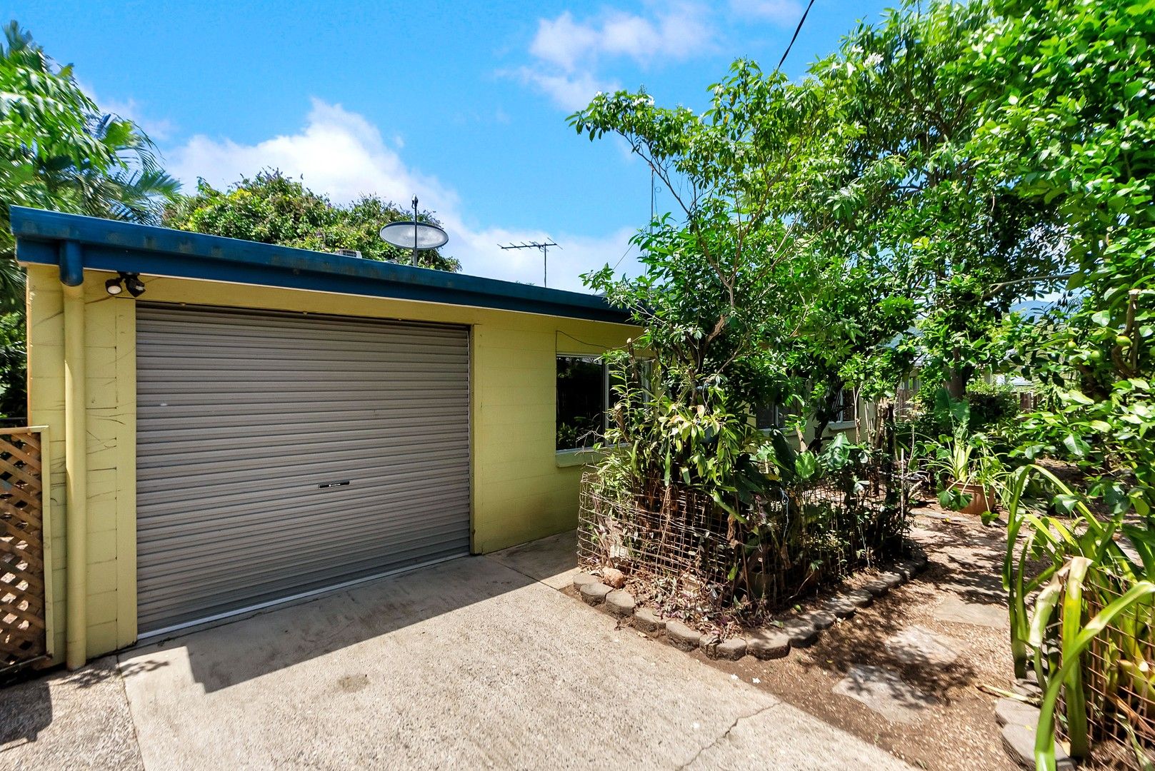 3 bedrooms House in 37 Jensen Street MANOORA QLD, 4870