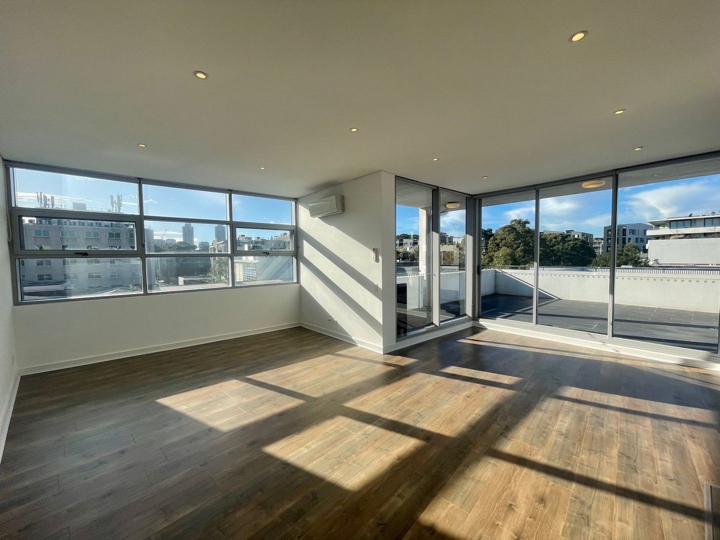 2 bedrooms Apartment / Unit / Flat in 4.29/2 Allen Street WATERLOO NSW, 2017