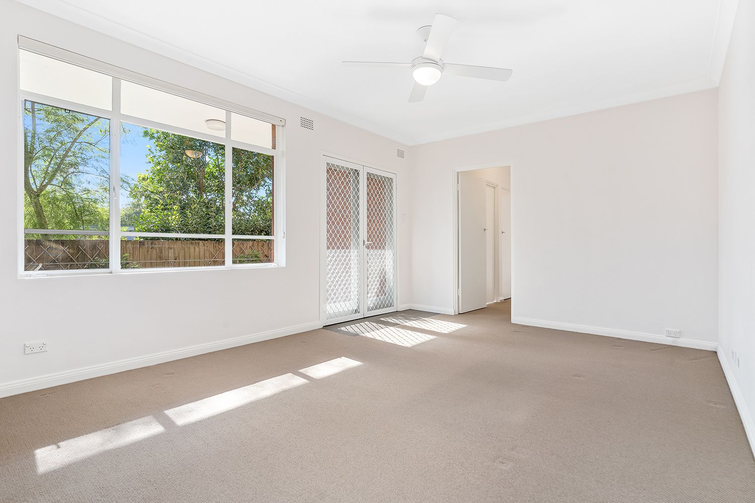 2 bedrooms Apartment / Unit / Flat in 2/123 Burns Bay Road LANE COVE NSW, 2066