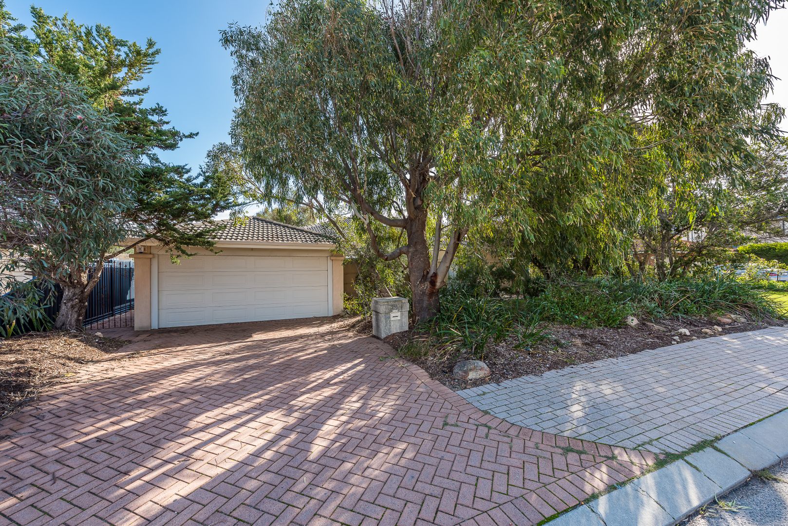 4 bedrooms House in 69 Bacchante  Circle OCEAN REEF WA, 6027