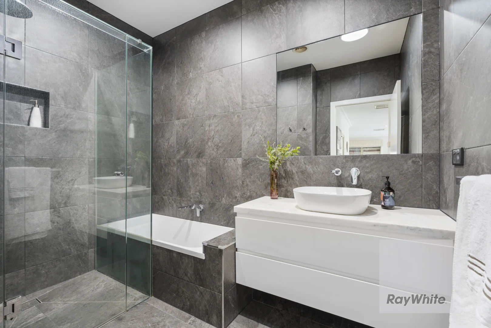 Additional image 8 of 2 Leichardt Crescent, Reservoir VIC 3073