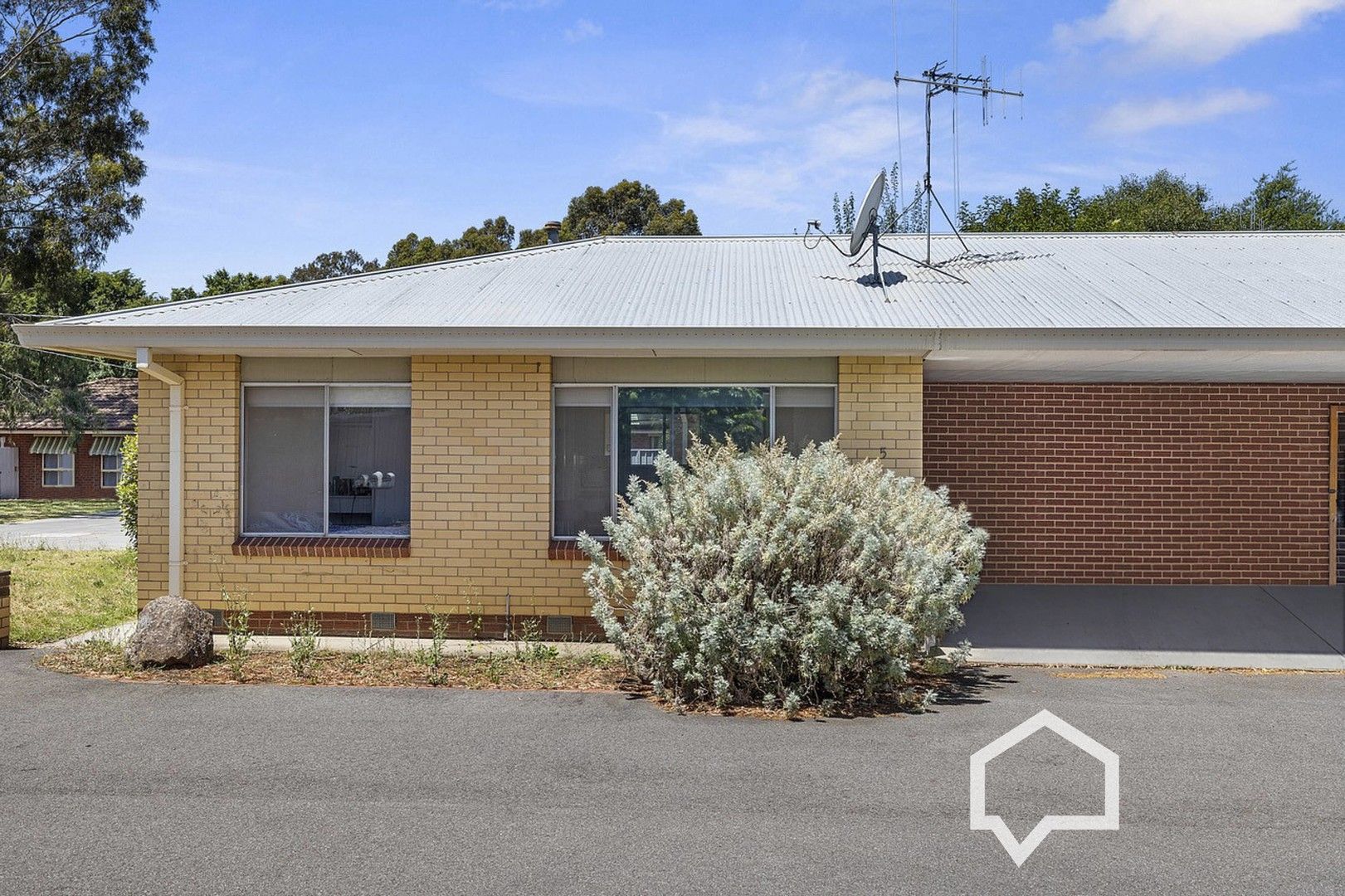 5/6 Minto Street, Quarry Hill VIC 3550, Image 0