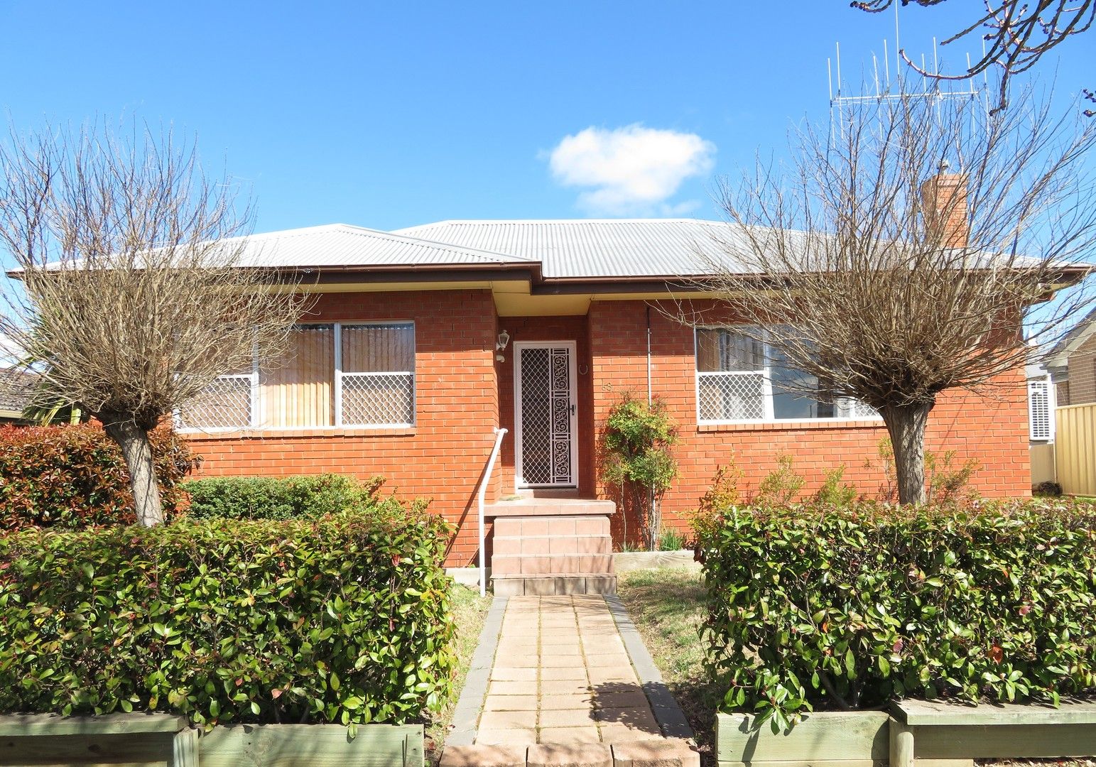 2 bedrooms House in 68 Rocket Street BATHURST NSW, 2795