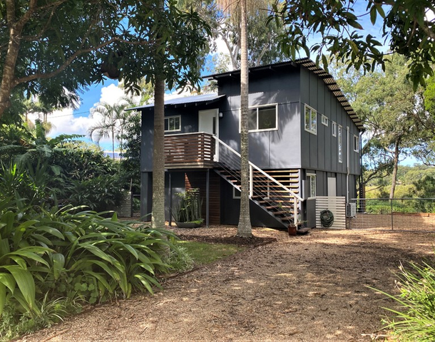 2 Waterside Drive, Macleay Island QLD 4184