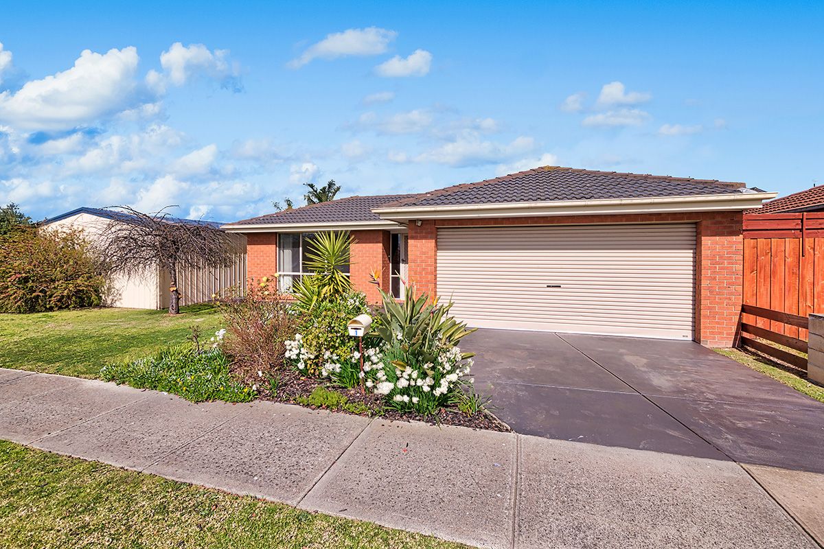 1 Chatham Close, Cranbourne East VIC 3977, Image 0