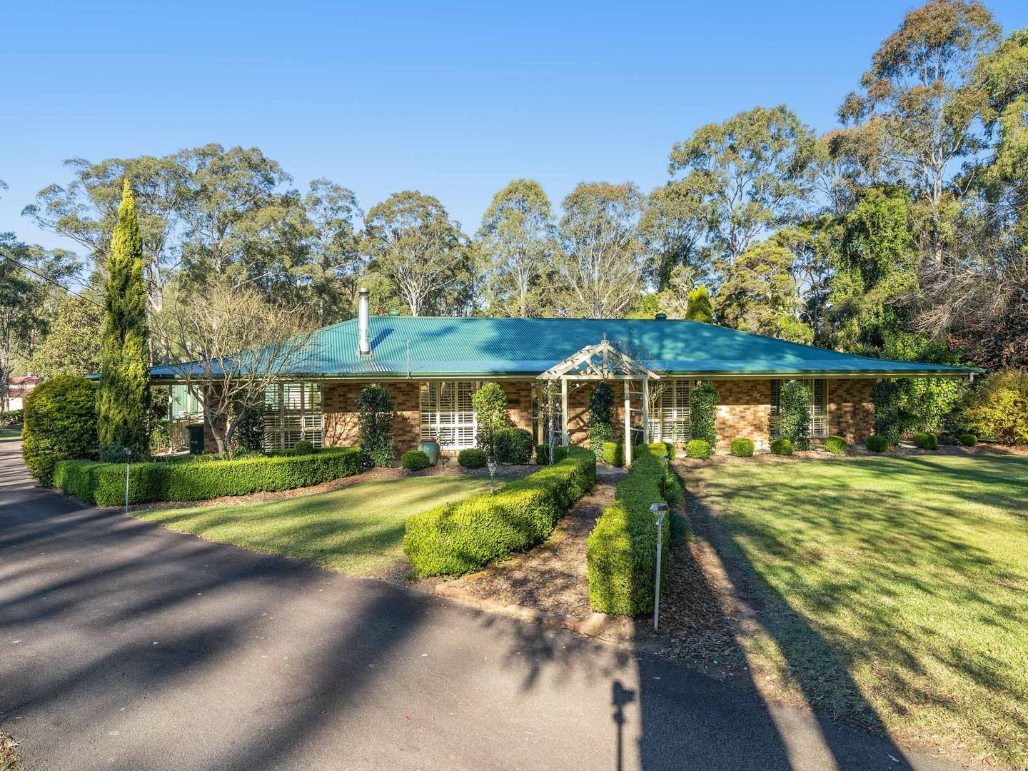 8 Crestwood Road, Jilliby Property History & Address Research Domain