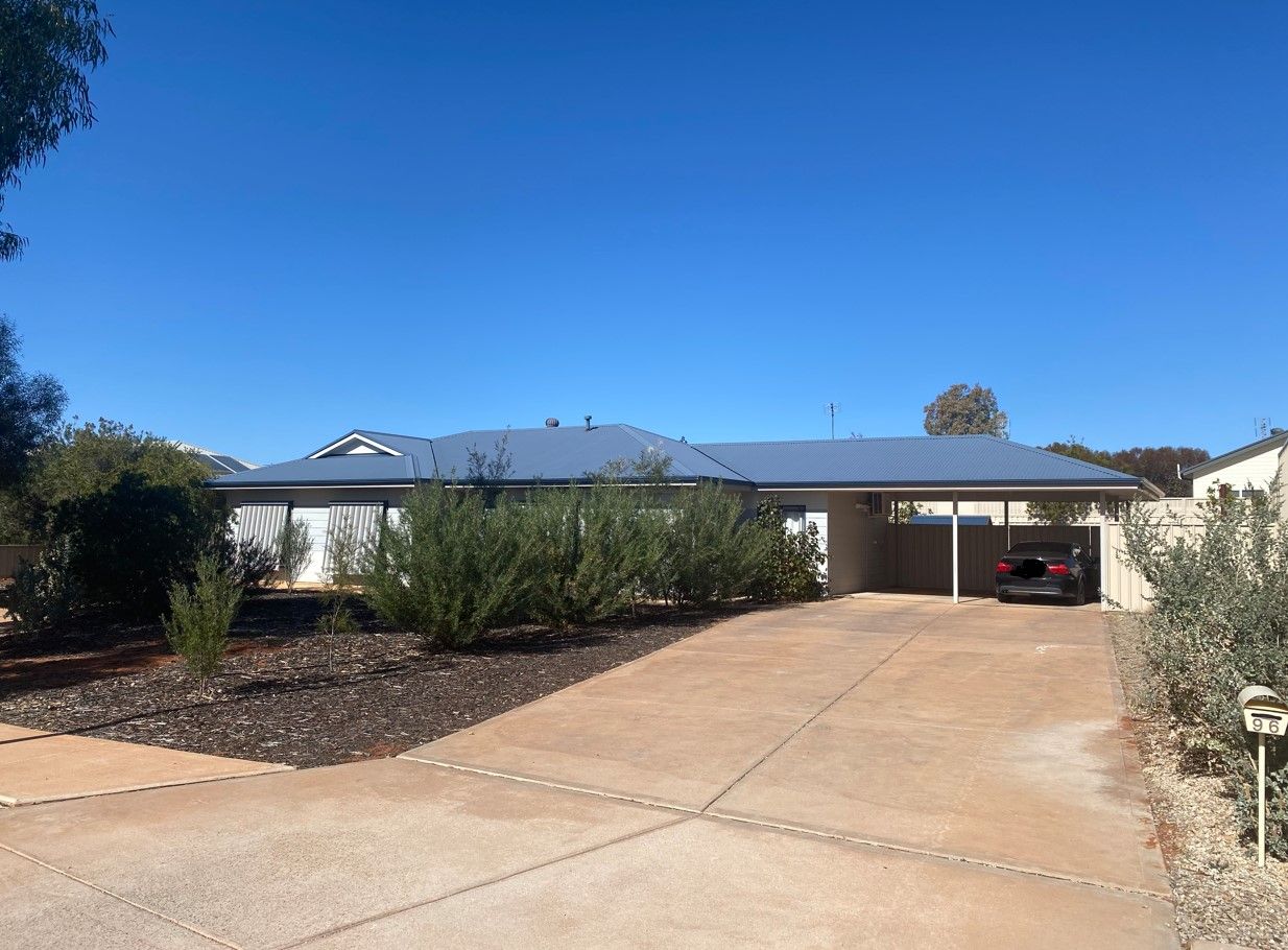 4 bedrooms House in 96 Tiliqua Crescent ROXBY DOWNS SA, 5725