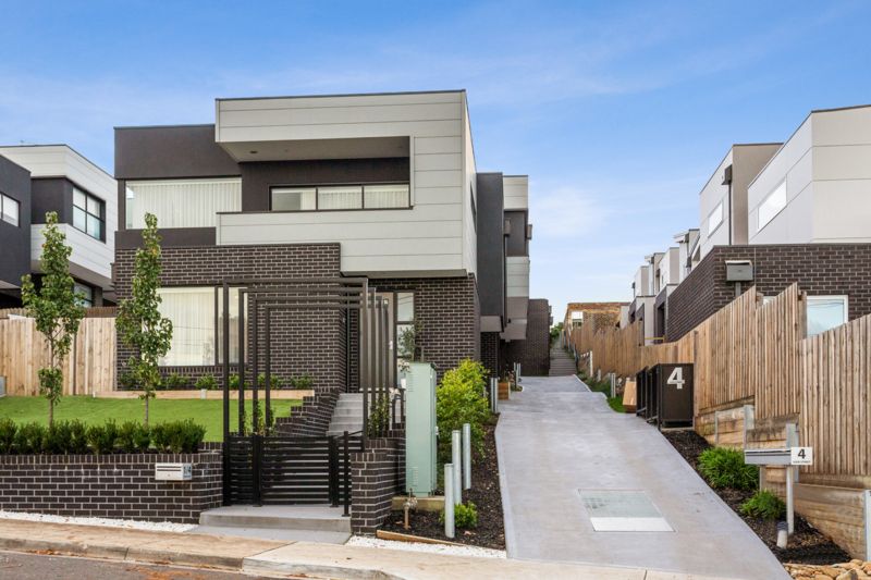 2 bedrooms Townhouse in 7/4 View Street PASCOE VALE VIC, 3044