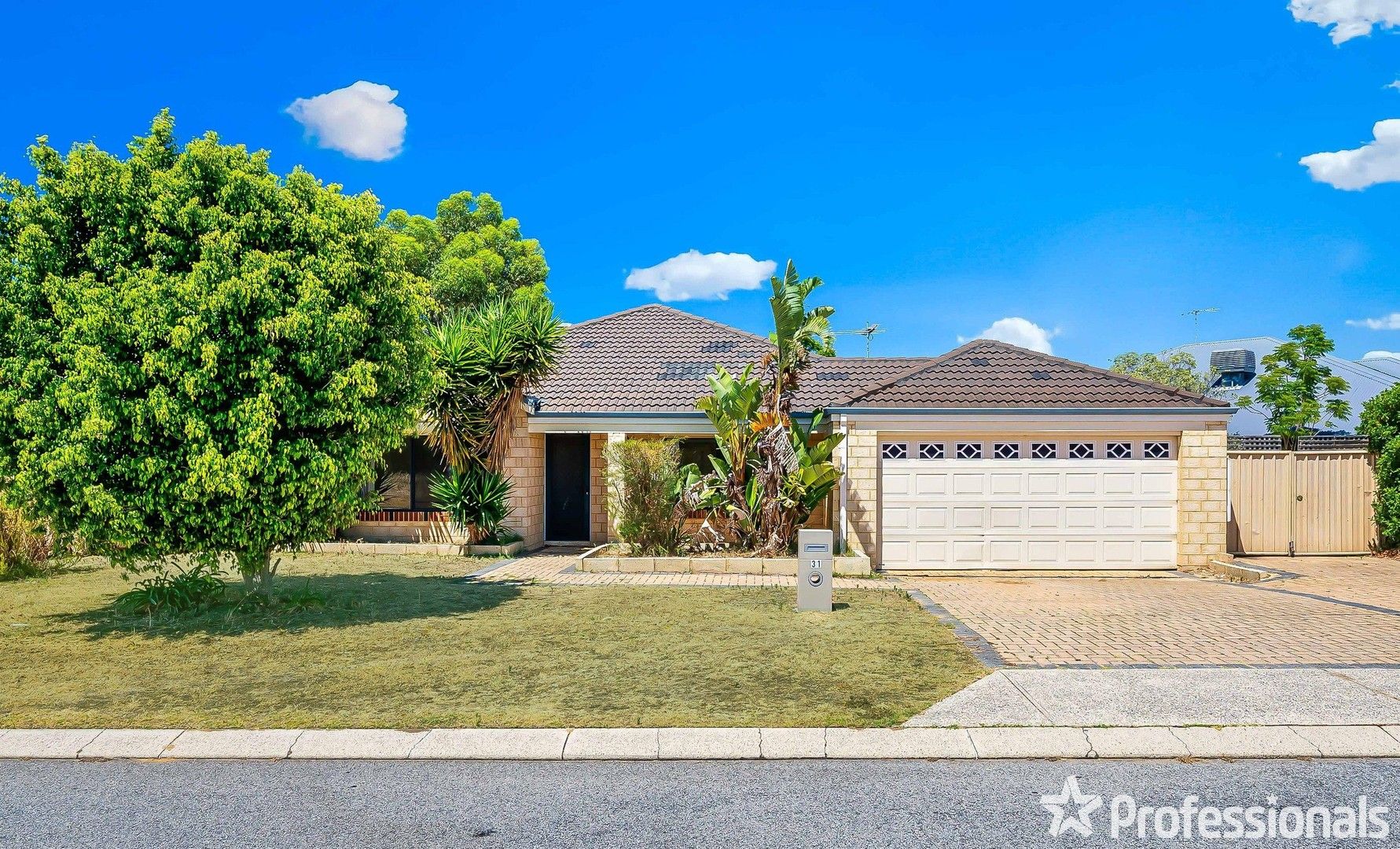 4 bedrooms House in 31 Chipperton Road BERTRAM WA, 6167