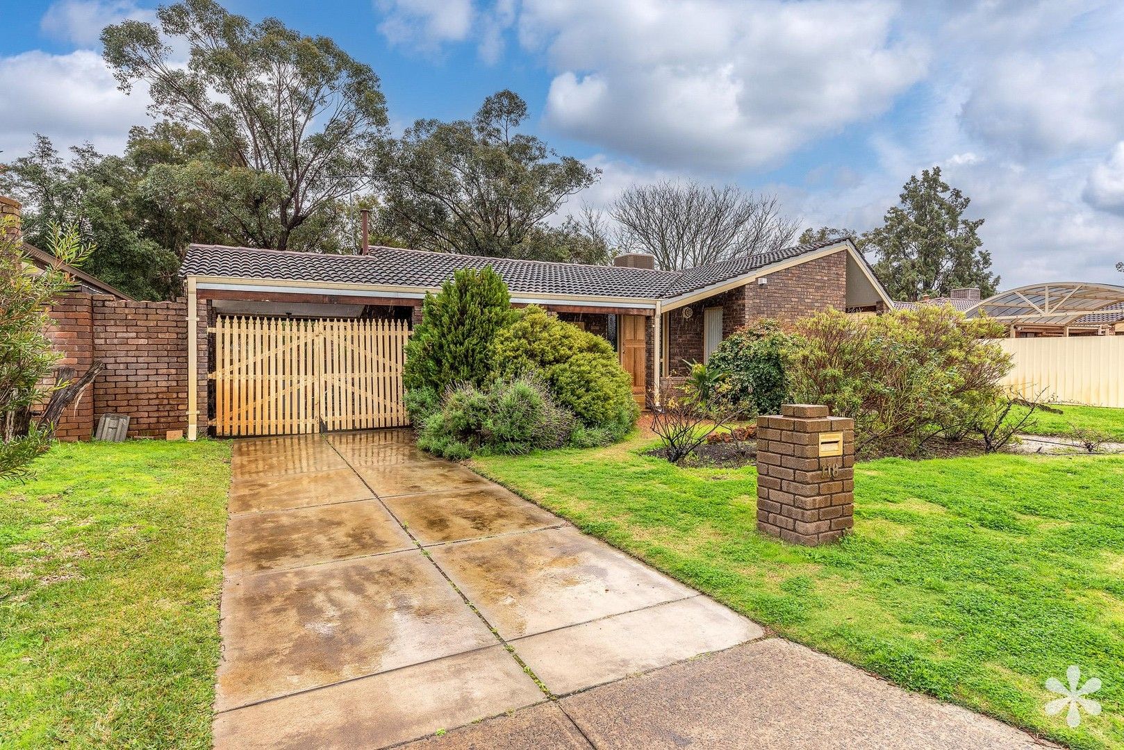 3 bedrooms House in 118 Regency Drive THORNLIE WA, 6108