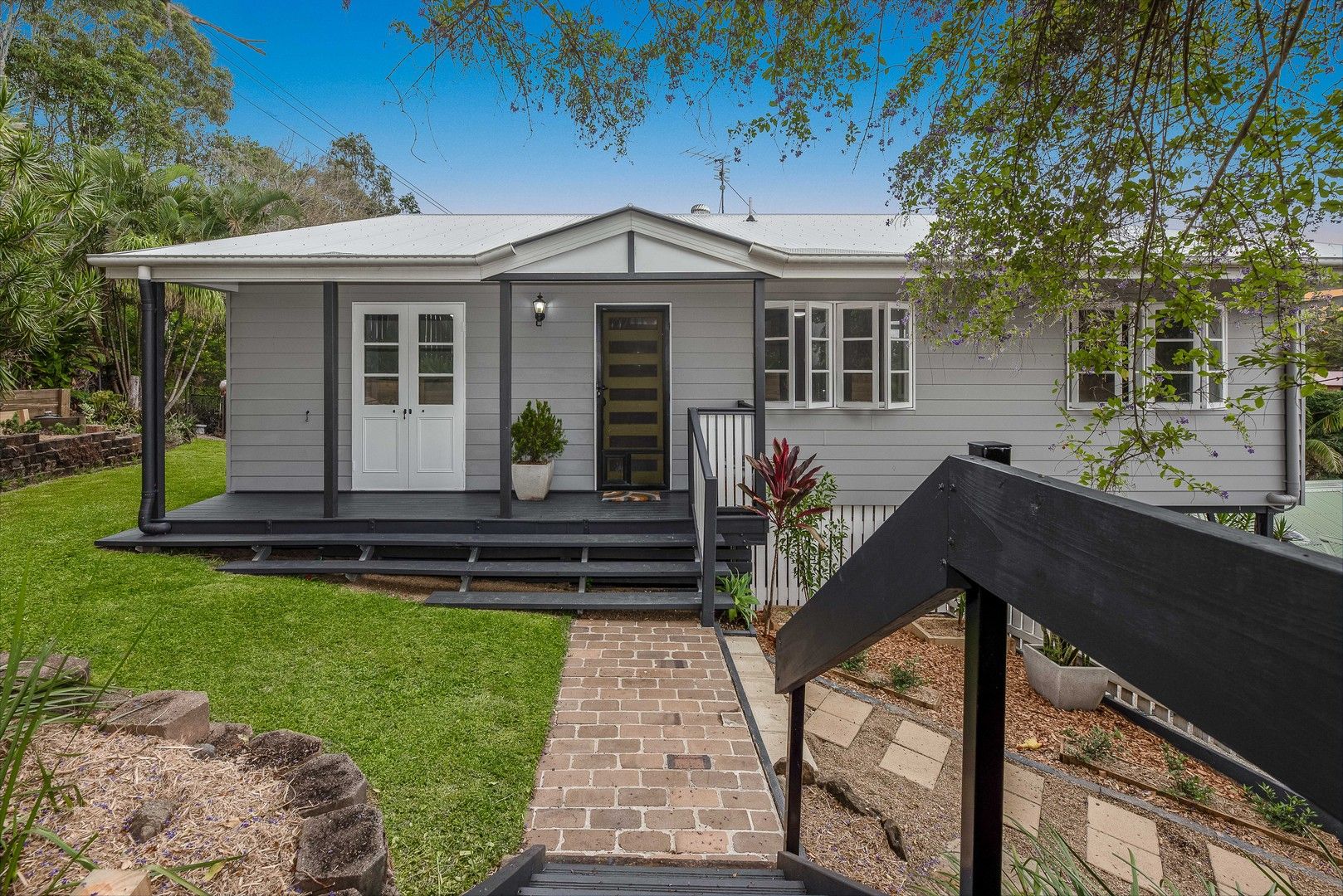 4 bedrooms House in 1 Stradbroke Drive LITTLE MOUNTAIN QLD, 4551