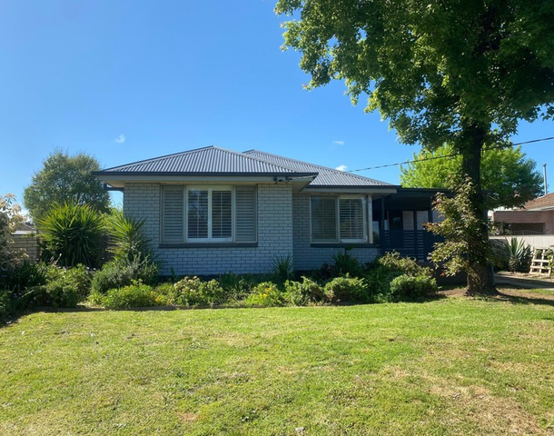 7 Holloway Street, Tolland NSW 2650