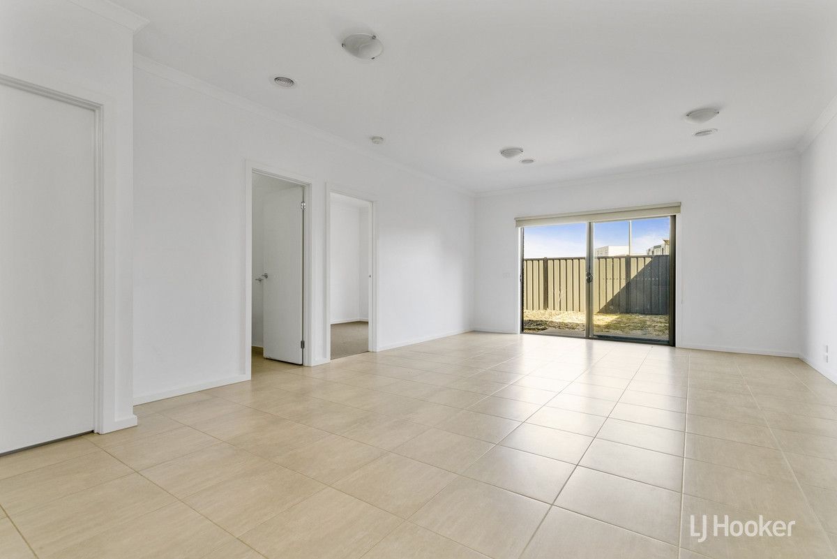 2/29 Loretta Boulevard, Tarneit VIC 3029, Image 2