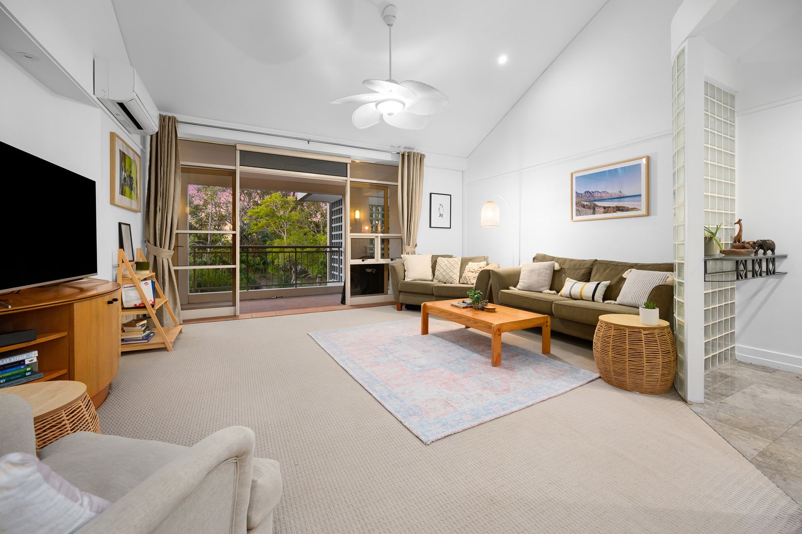 8/76-80 Chichester Drive, Arundel QLD 4214, Image 2