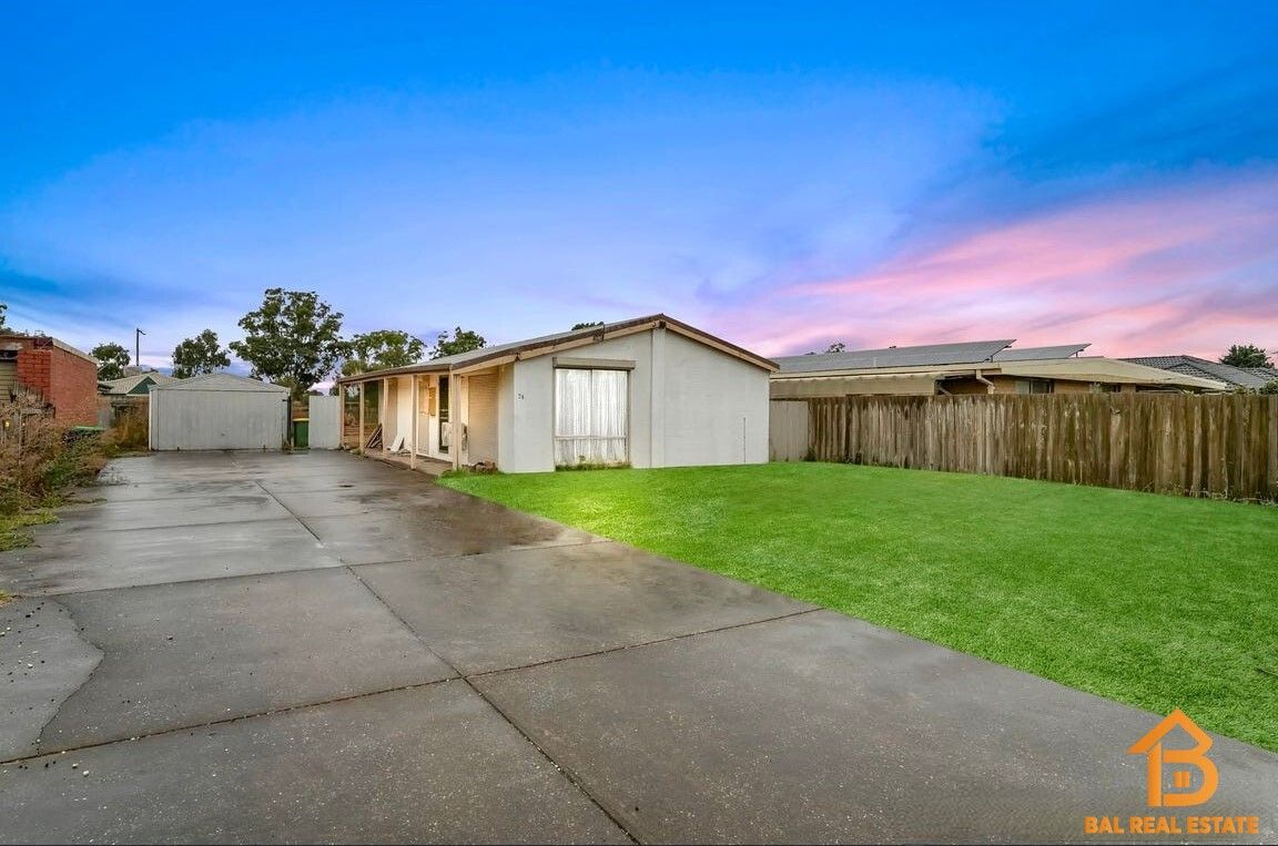 3 bedrooms House in 74 Westcott Parade ROCKBANK VIC, 3335